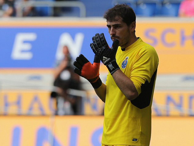 Casillas có màn ra mắt thành công tại Porto